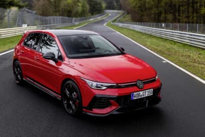 フォルクスワーゲン ゴルフGTI エディション50：「GTI 50」のロゴがリアスポイラーやドアシルに刻まれる