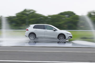 プライマシー5：摩耗したタイヤとの乗り比べ。80km/hからの制動距離は約3m違うが、フィーリングは新品と摩耗品で変わらない