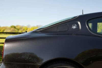 1万3500英ポンド(邦貨換算約268万円)で落札されたマセラティ「4200GT」(C)iconicauctioneers