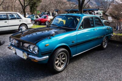 いすゞ ベレットGTR：ブルーベルメタリックに黒いボンネットが特徴的だ