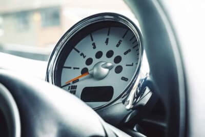 4725英ポンド(邦貨換算約93万円)で落札されたBMW「ミニクーパーS」(C)iconicauctioneers