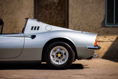 44万8500スイスフラン（邦貨換算約7680万円）で落札されたディーノ「246GTS」（C）Bonhams