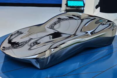 フェラーリ アマルフィ:ラインナップされたボディカラーとしては、おなじみ「ロッソ・コルサ(Rosso Corsa:赤)」に加え、「ヴェルデ・コスティエラ(Verde Costiera:緑)」、「ビアンコ・アルティコ(Bianco Artico:白)」、「ジアッロ・モンテカルロ(Giallo Montecarlo:黄色)」、「グリージョ・アブダビ(Grigio Abu Dhabi:シルバー)」、「ルビーノ・ミカリッツァート(Rubino Micalizzato:ルビー色)」、「ヴィオレット・ディーノ(Violetto Dino:紫)」などが用意