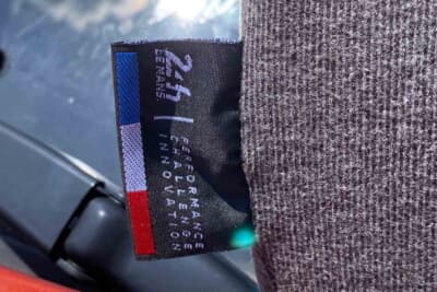 ル・マン24時間レースのロゴとトリコロールのタグも入っているのも嬉しいですね