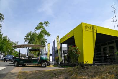 木村武史選手の所属するケッセルレーシングの立派なホスピタリティ