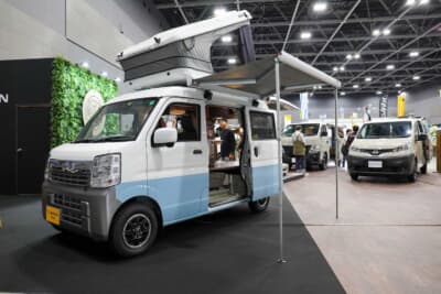 日産福岡クリッパーバン：日産福岡が手掛けたクリッパーバンがベース。サイドオーニング、ポップアップルーフなど、アウトドアで求められる要素はしっかりと確保