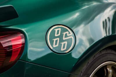 トヨタ 86：給油口には「86」のステッカーを装着する