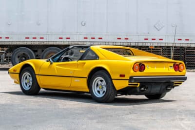 10万ドル〜12万5000ドル（邦貨換算で約1477万〜1846万円）で現在も販売中のフェラーリ「308GTS」（C）Courtesy of RM Sotheby's