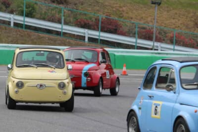 フィアット 500：10周の決勝レースは750cc以上、750cc以下、600cc以下クラスの混走で、bianco武内さんは総合9位でフィニッシュ