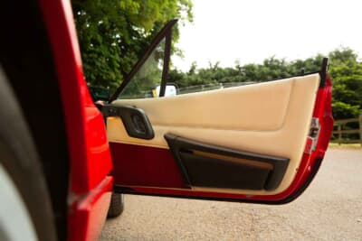 4万8300英ポンド（邦貨換算約960万円）で落札されたフェラーリ「328GTS」（C）Courtesy of RM Sotheby's