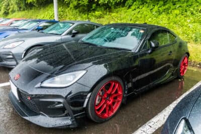 トヨタ GR86:足まわりはTEINの車高調をチョイスしている