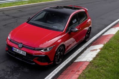フォルクスワーゲン ゴルフGTI エディション50：全長20.8kmにも及ぶニュルブルクリンク北コース、通称「グリーン・ヘル（緑の地獄）」に挑んだ