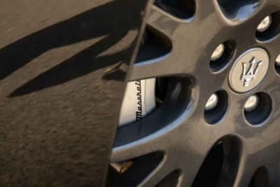 1万3500英ポンド(邦貨換算約268万円)で落札されたマセラティ「4200GT」(C)iconicauctioneers