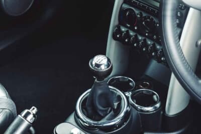 4725英ポンド(邦貨換算約93万円)で落札されたBMW「ミニクーパーS」(C)iconicauctioneers