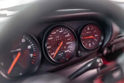 45万ユーロ～55万ユーロ（邦貨換算約7310万円～8934万円）で現在も販売中のポルシェ「911 カップ3.8 RSR」（C）Courtesy of RM Sotheby's