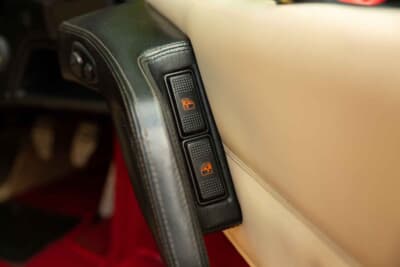 4万8300英ポンド（邦貨換算約960万円）で落札されたフェラーリ「328GTS」（C）Courtesy of RM Sotheby's