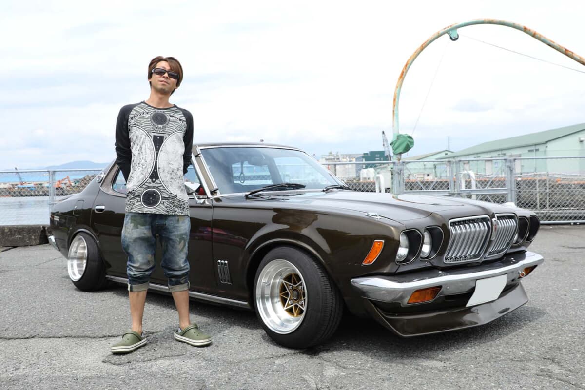 ダットサン ブルーバードUの誕生　46.8.　　日産自動車　ヤケシミ背傷み ダットサン ブルーバードUの誕生 46.8. 日産自動車 ヤケシミ背傷み