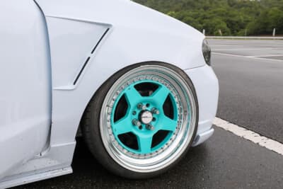 スズキ HA23型 アルト：ホイールはパステルスカイブルーのワーク マイスターCRを履かせている