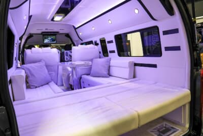 セカンドハウス ウイングスプレミアム:ソファーは、コの字型、跳ね上げコの字型、L型と3種類を用意