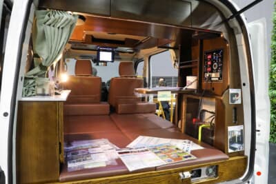 日産福岡クリッパーバン：居住空間としては充分な造りだ 