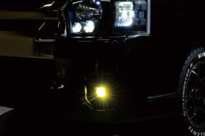 ジュエルLEDエクスチェンジバイカラーフォグバルブ ハイルーメン：独自のLEDチップ配置を採用する専用設計で、ホワイト、イエローの切り替え時でも、照射範囲（配光）の変化を最小限にしている