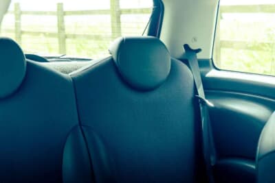 4725英ポンド(邦貨換算約93万円)で落札されたBMW「ミニクーパーS」(C)iconicauctioneers