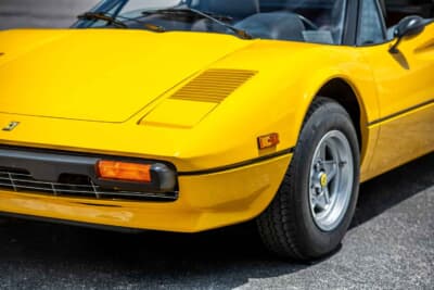 10万ドル〜12万5000ドル（邦貨換算で約1477万〜1846万円）で現在も販売中のフェラーリ「308GTS」（C）Courtesy of RM Sotheby's