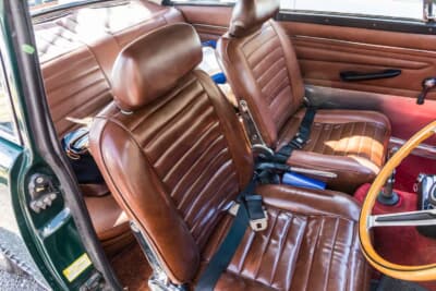 いすゞ ベレット1600GT：1600GTはGTRとは細部の仕様が異なり、たとえばヘッドレスト別体のローバックシート