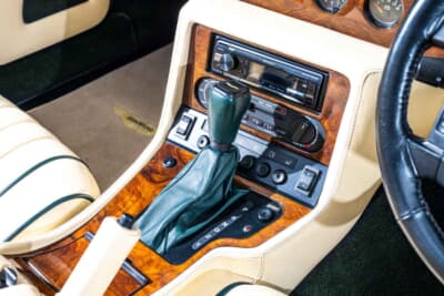 4万3700英ポンド(邦貨換算約866万円)で落札されたアストンマーティン「ヴィラージュ ヴォランテ」(C)Courtesy of RM Sotheby's