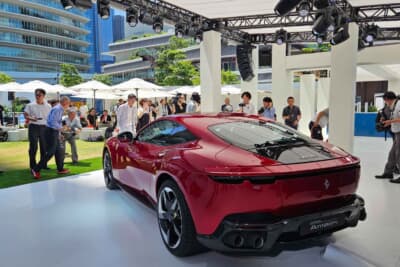 フェラーリ アマルフィ:エクステリアは、フラヴィオ・マンゾーニ氏の率いるフェラーリ「チェントロ・スティーレ(デザインセンター)」が、ほぼすべてのボディパネルを新たにデザインをしている