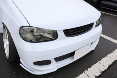 スズキ HA23型 アルト：ヘッドライトはスモーク化させている