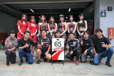 チームの皆さんと記念撮影