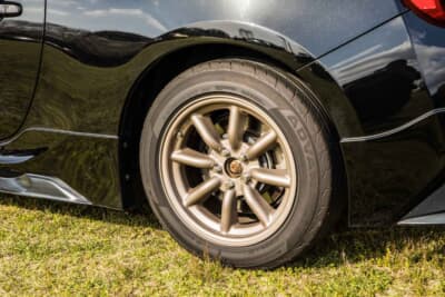 トヨタ 86：実はこのホイールはどうしても装着したくて、わざわざ神奈川県・鶴見の本社のショップに行って新品を購入したとか