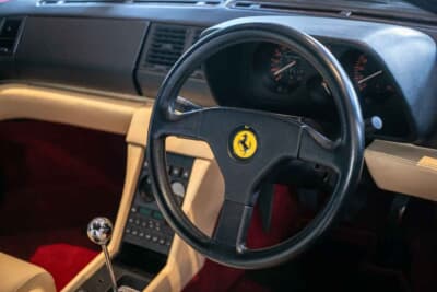 5万6250英ポンド（邦貨換算約1100万円）落札されたフェラーリ「348スパイダー」（C）iconicauctioneers
