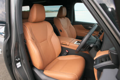 ヴェルファイアPHEV：サンセットブラウンの内装色はヴェルファイアのみに設定されている