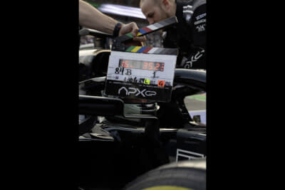 メルセデスAMG GT 63 4MATIC+ APXGP エディションは映画『F1（R）／エフワン』に登場する架空のF1チーム「APXGP」のレースマシンをモチーフにデザインされたモデル