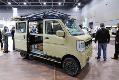 日産 キャラバンミニ：絶妙なリフトアップやルーフキャリアなど、流行りのアゲ系アイテムも充実 