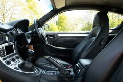 1万3500英ポンド(邦貨換算約268万円)で落札されたマセラティ「4200GT」(C)iconicauctioneers