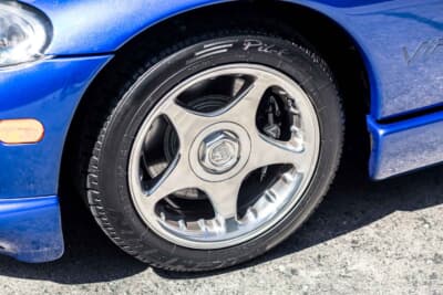 9万ドル〜11万ドル（約1330万〜1625万円）で現在も販売中のダッヂ「バイパーGTS」（C）Courtesy of RM Sotheby's