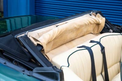 4万3700英ポンド(邦貨換算約866万円)で落札されたアストンマーティン「ヴィラージュ ヴォランテ」(C)Courtesy of RM Sotheby's