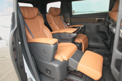 ヴェルファイアPHEV：最大530mmのスライドが可能なエグゼクティブシートを採用