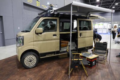 日産 キャラバンミニ：サイド―オーニングも完備したことで、アウトドアでの楽しみもより一層深まる 