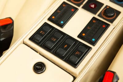 4万8300英ポンド（邦貨換算約960万円）で落札されたフェラーリ「328GTS」（C）Courtesy of RM Sotheby's