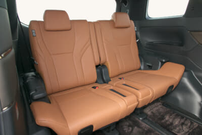 ヴェルファイアPHEV：サードシートは大人が座っても快適に移動できる 