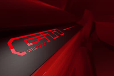 プジョー E-208 GTi:インテリアは赤を基調としたアクセントが随所に配され、GTiの伝統を感じさせる演出が随所に施されている