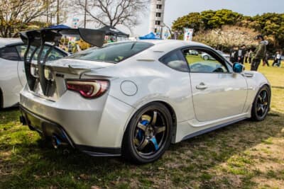 スバル BRZ：ブランドにこだわらず気に入ったアイテムを上手に組み合わせている