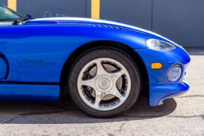 9万ドル〜11万ドル（約1330万〜1625万円）で現在も販売中のダッヂ「バイパーGTS」（C）Courtesy of RM Sotheby's