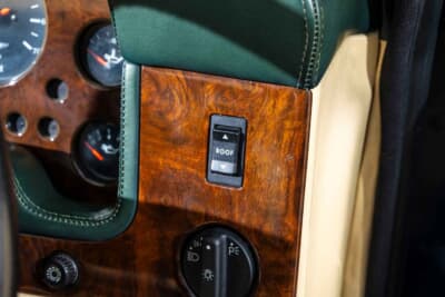 4万3700英ポンド(邦貨換算約866万円)で落札されたアストンマーティン「ヴィラージュ ヴォランテ」(C)Courtesy of RM Sotheby's