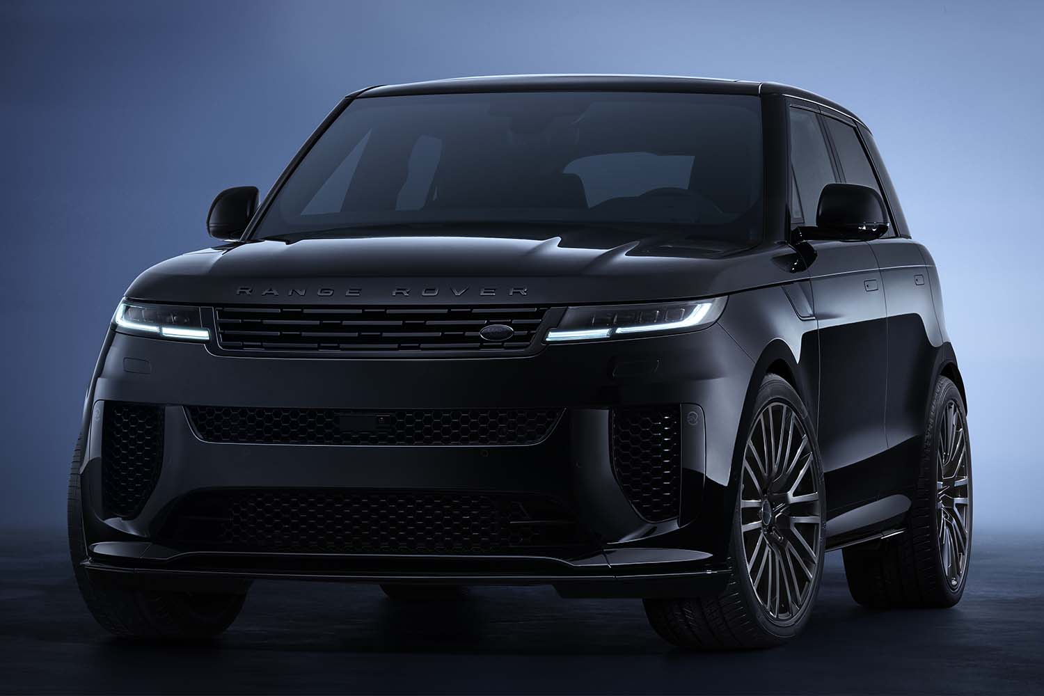 17_AMW_20250708_rangerover_sv.jpg