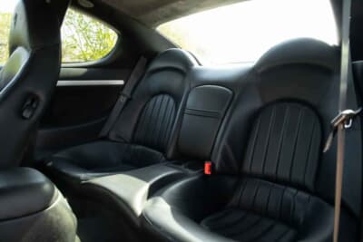 1万3500英ポンド(邦貨換算約268万円)で落札されたマセラティ「4200GT」(C)iconicauctioneers